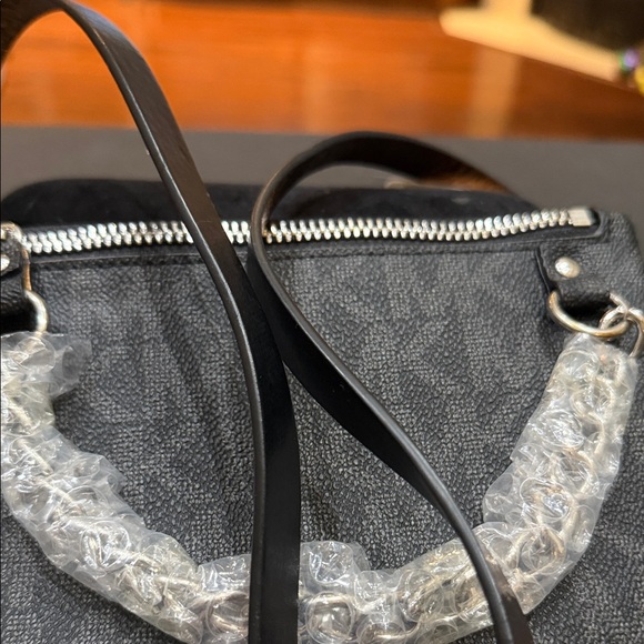 Elegant Black Beltbag - Picture 2 of 5